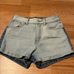 2 tone pacsun Jean short feel free to make offer